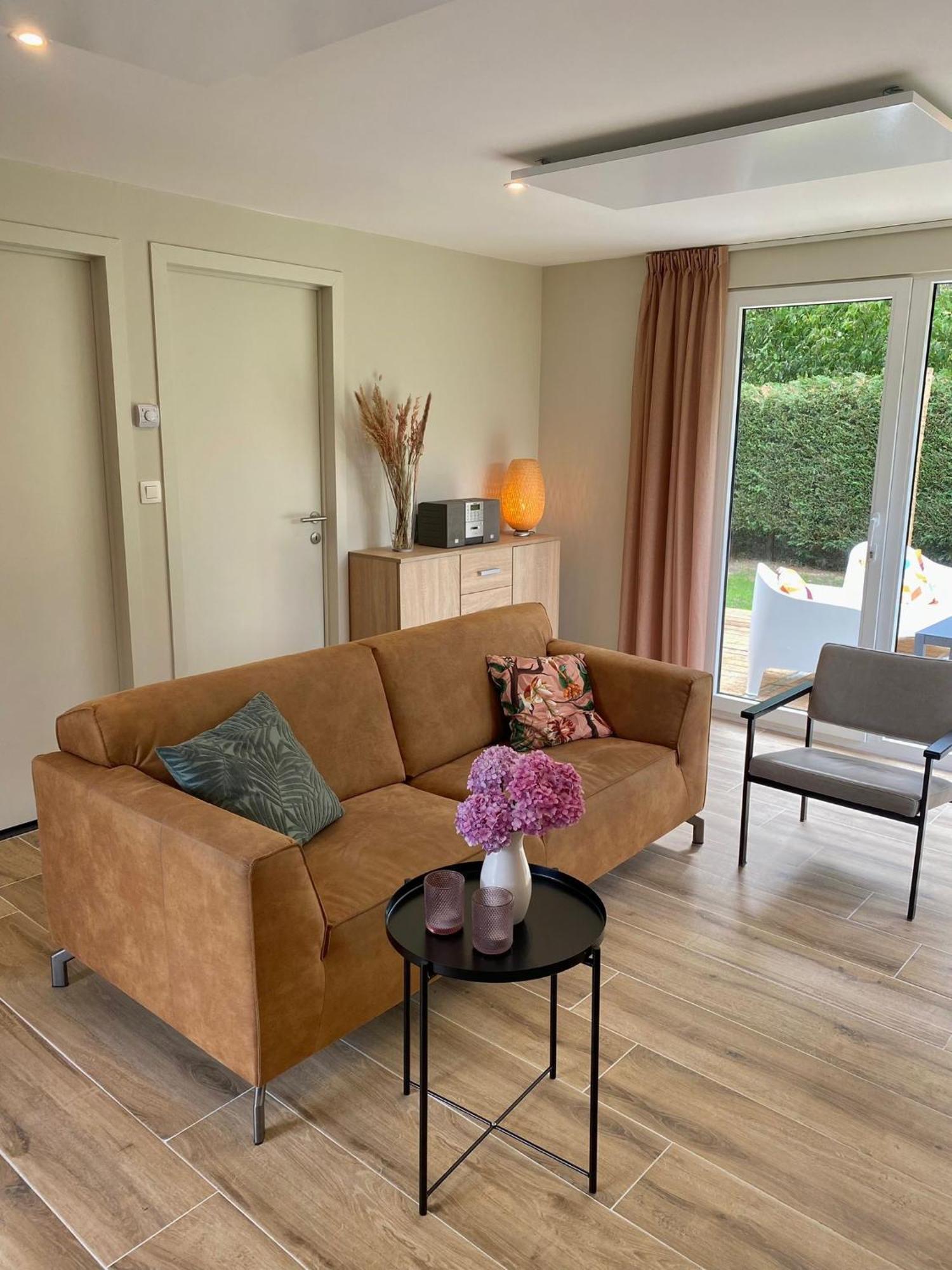 Oosterschelde Lodge Met Veel Privacy En Dicht Bij Het Water Scherpenisse Buitenkant foto